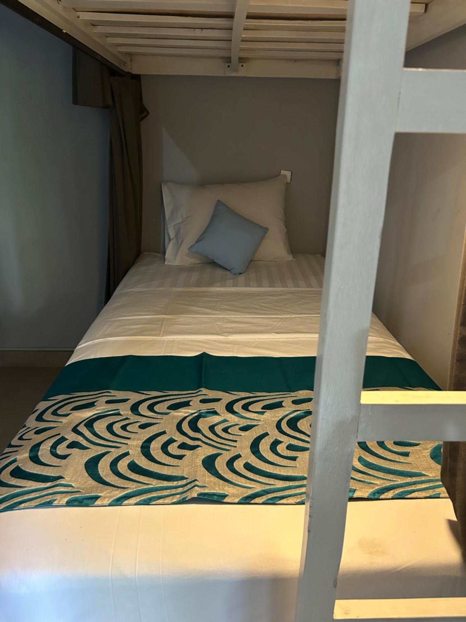 Blue Waves Hostel Amed Ambat Extérieur photo